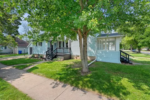 Exterior - 909 W Lawrence St, Appleton, WI 54914 photo 4 of 5