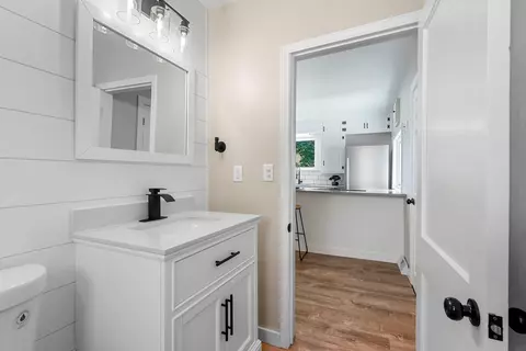 Bath - 909 W Lawrence St, Appleton, WI 54914 photo 2 of 2