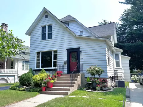 1708 7th St, Menominee, MI 49858