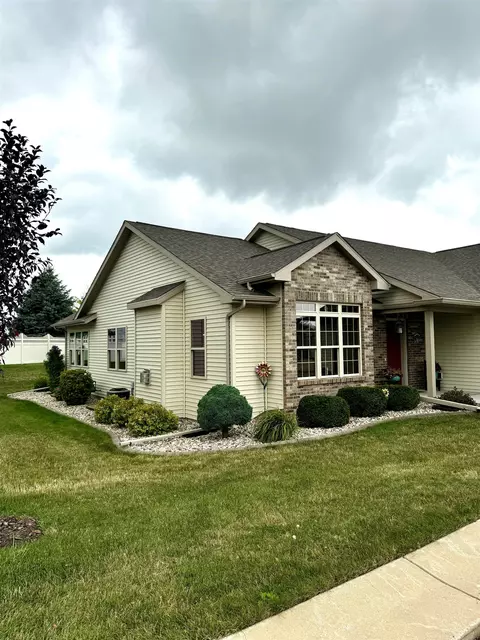 1378 Candlelight Ln, Fond Du Lac, WI 54935