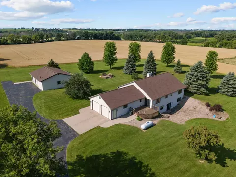 w10011 Baler Road, Hortonville, WI 54944