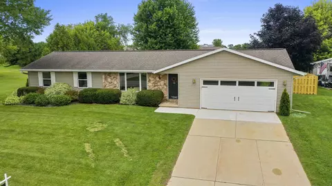 2542 Riverview Dr, Green Bay, WI 54313