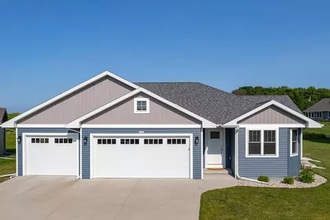 3985 Hemlock Ct, Oshkosh, WI 54904