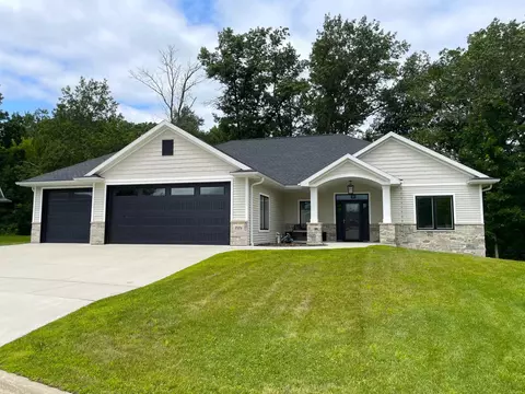 2126 Emmalane Ct, Green Bay, WI 54311