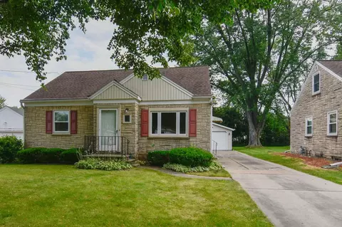 1466 Mccormick St, Green Bay, WI 54301