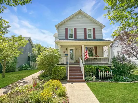 1717 14th Ave, Menominee, MI 49858