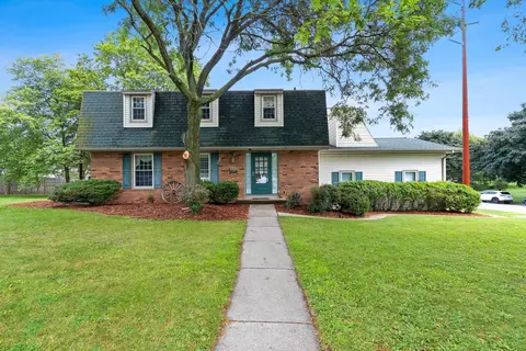 499 Edelweiss Dr, Green Bay, WI 54302