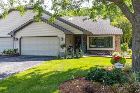 260 Lake Pointe Dr, Oshkosh, WI 54904