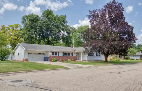 971 Hickory Ln, Neenah, WI 54956