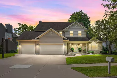 2701 E Dietzen Dr, Appleton, WI 54915