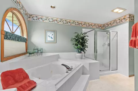 Bath - 2701 E Dietzen Dr, Appleton, WI 54915 photo 3 of 7