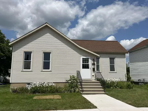 1816 12th Ave, Menominee, MI 49858