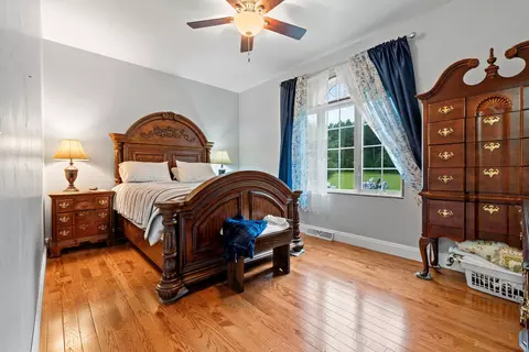 Bedroom - w10792 Little Road, Gresham, WI 54128 photo 4 of 7