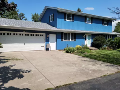 9 Seneca Ct, Appleton, WI 54911