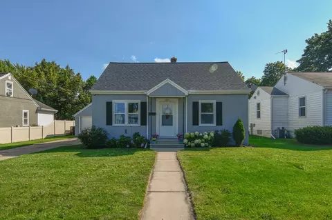 1225 Hickory Hill Dr, Green Bay, WI 54304