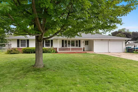 1852 Hazel Ct, Green Bay, WI 54303