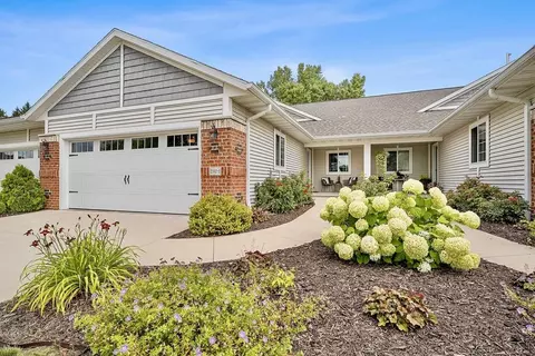 2592 Bay Harbor Cir #2, Ashwaubenon, WI 54304