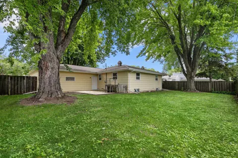Exterior - 1601 N Edgewood Ave, Appleton, WI 54914 photo 5 of 7