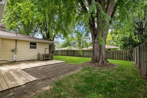 Exterior - 1601 N Edgewood Ave, Appleton, WI 54914 photo 4 of 7