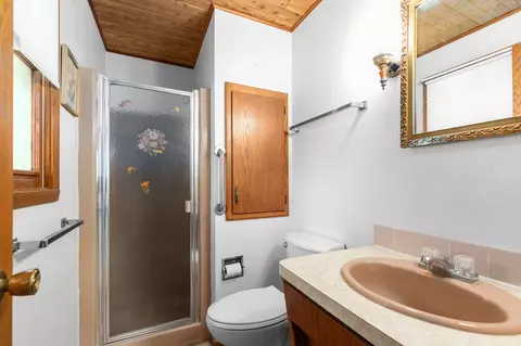 Bath - 1601 N Edgewood Ave, Appleton, WI 54914 photo 3 of 4