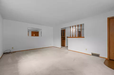 Living - 1601 N Edgewood Ave, Appleton, WI 54914 photo 2 of 3