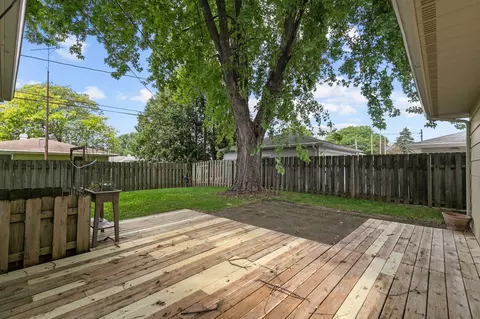 Exterior - 1601 N Edgewood Ave, Appleton, WI 54914 photo 3 of 7