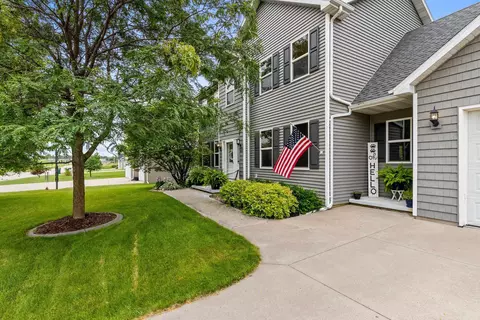 4397 N White Hawk Dr, Appleton, WI 54913 photo 2