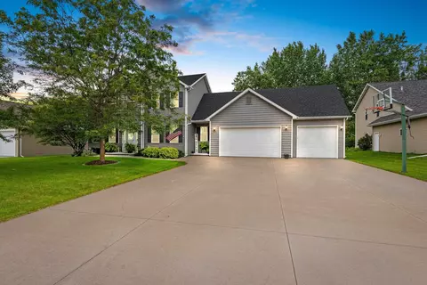 4397 N White Hawk Dr, Appleton, WI 54913