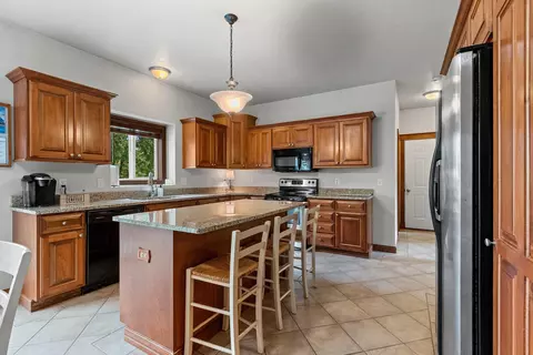 4397 N White Hawk Dr, Appleton, WI 54913 photo 9