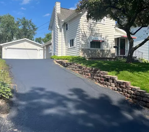 212 W 4th St, Kaukauna, WI 54130