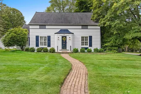 225 W Mission Rd, Green Bay, WI 54301