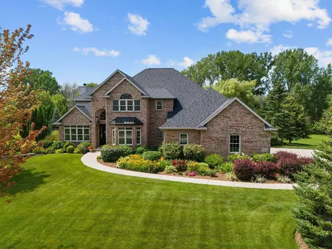 3452 Grand Meadows Xing, Neenah, WI 54956