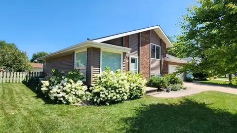 1140 Sawtell Ct, Oshkosh, WI 54902