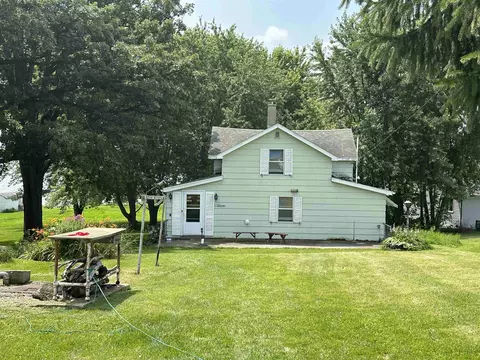 w10663 Blackhawk Trail, Fox Lake, WI 53933