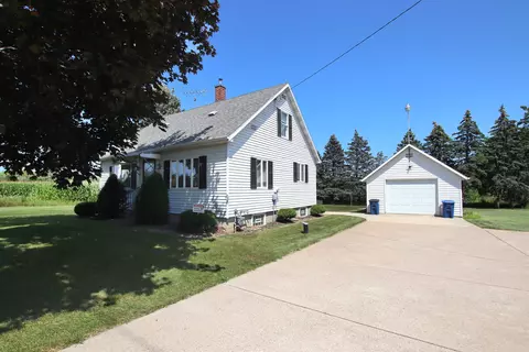 3682 Oregon St, Oshkosh, WI 54902