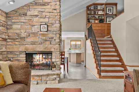 2520 E Crestview Dr, Appleton, WI 54915 photo 9
