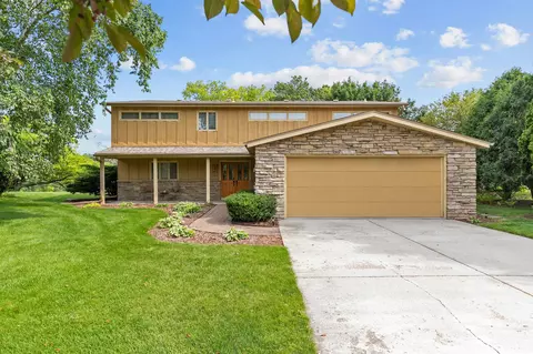 2520 E Crestview Dr, Appleton, WI 54915