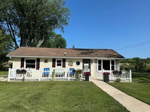 n8691 Sylvan Bay Road, Fond Du Lac, WI 54937