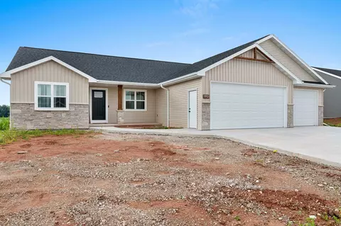 1951 White Dove Ln, Kaukauna, WI 54130