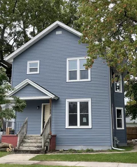348 Bay St, Oshkosh, WI 54901