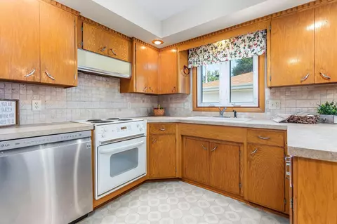 Kitchen - 1218 W Roberts Ave, Appleton, WI 54914 photo 3 of 5