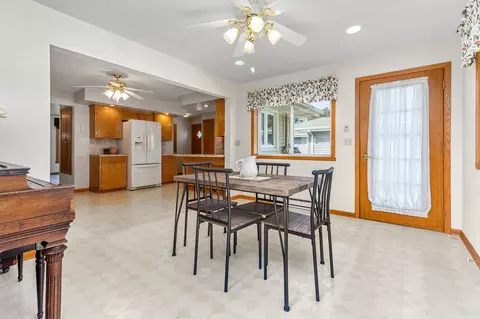 Dining - 1218 W Roberts Ave, Appleton, WI 54914 photo 2 of 3