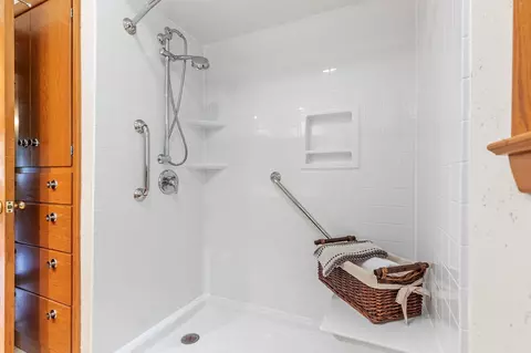 Bath - 1218 W Roberts Ave, Appleton, WI 54914 photo 3 of 3