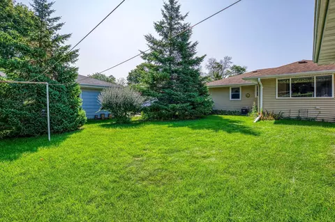 Exterior - 1218 W Roberts Ave, Appleton, WI 54914 photo 6 of 12