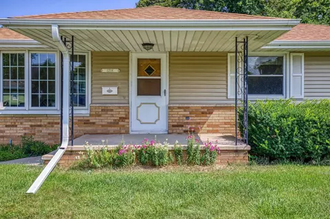 Exterior - 1218 W Roberts Ave, Appleton, WI 54914 photo 2 of 12