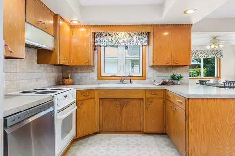 Kitchen - 1218 W Roberts Ave, Appleton, WI 54914 photo 4 of 5