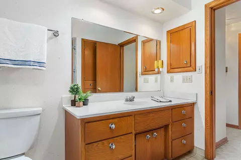 Bath - 1218 W Roberts Ave, Appleton, WI 54914 photo 2 of 3
