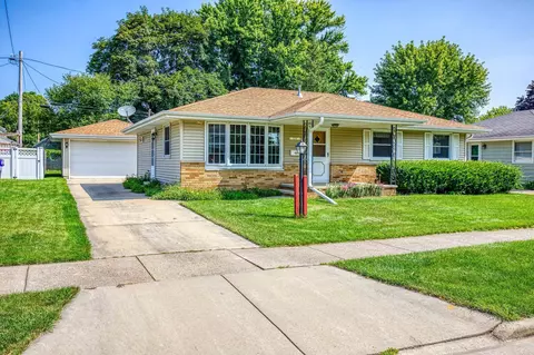 Exterior - 1218 W Roberts Ave, Appleton, WI 54914 photo 10 of 12