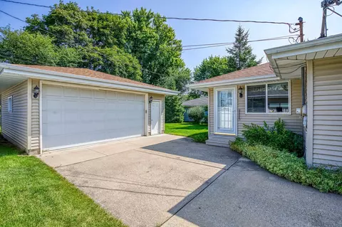 Exterior - 1218 W Roberts Ave, Appleton, WI 54914 photo 7 of 12