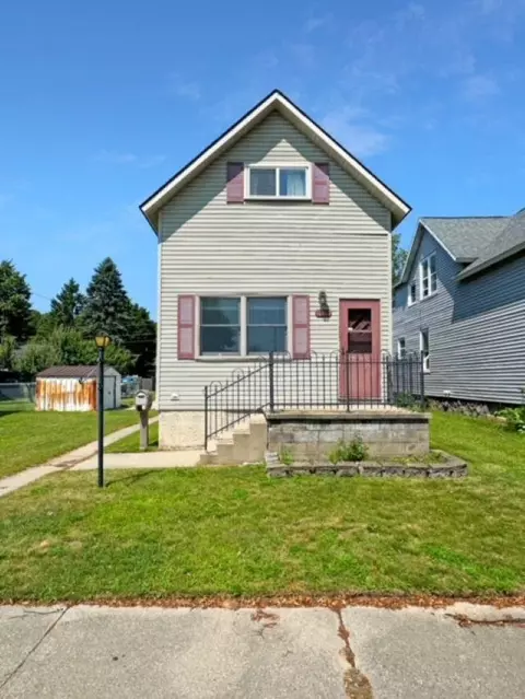 1136 W Hosmer St, Marinette, WI 54143